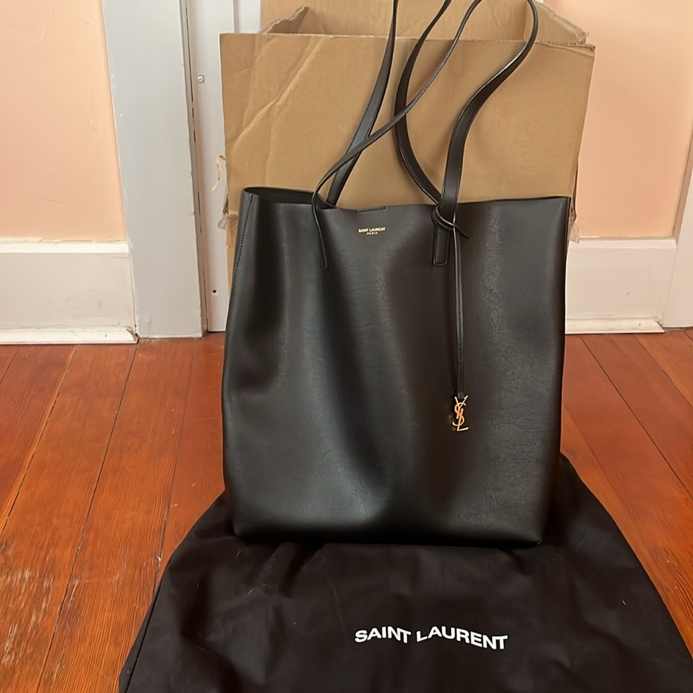 Saint Laurent Tote (Black)